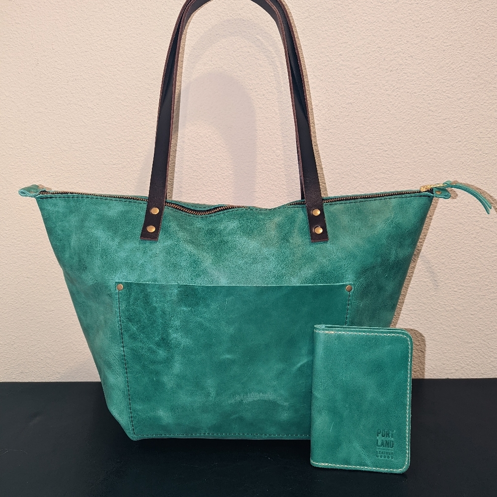 Portland Leather Goods - Reef Tote Zipped & Passport - Medium Or Large - New